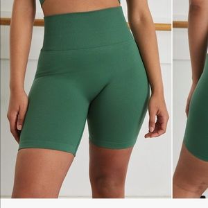 tna body Atmosphere hi-rise 7” bike short